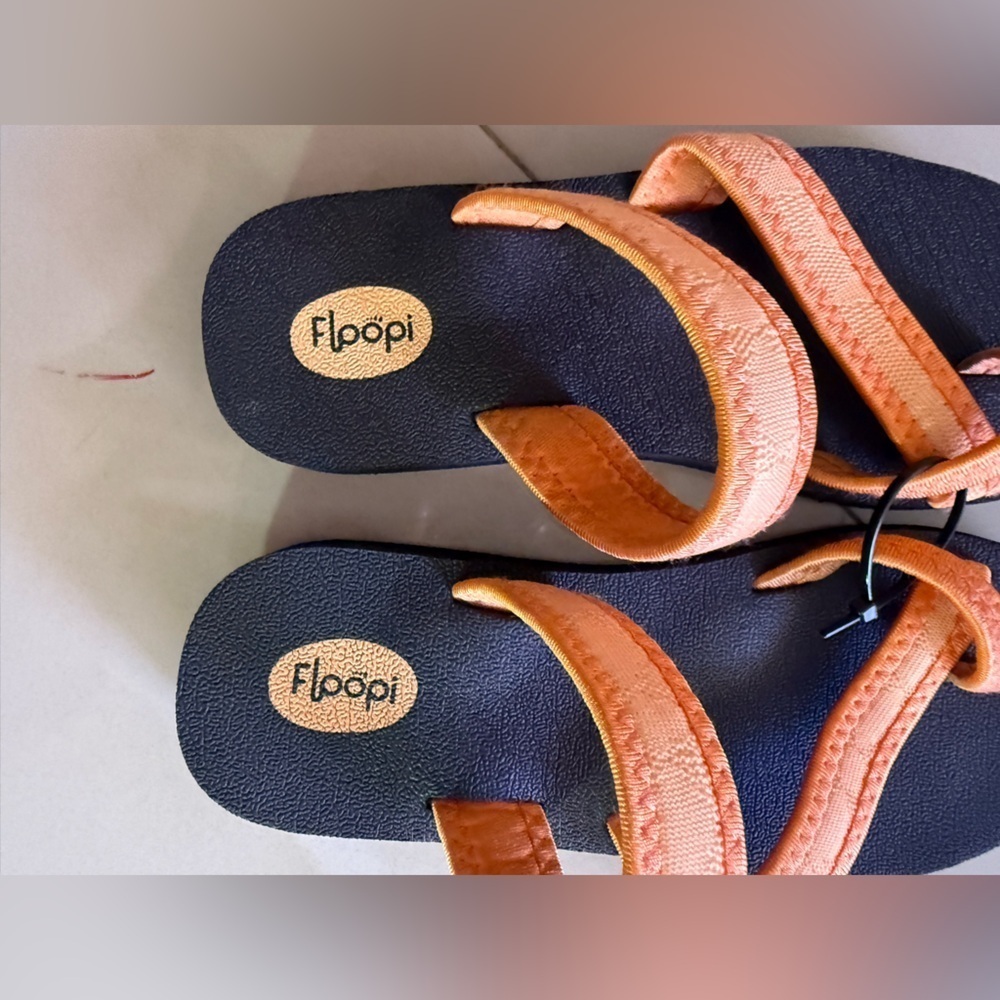 Floopi Criss Cross Sandals Floopi Flip Flops for Women: - Picture 5 of 7